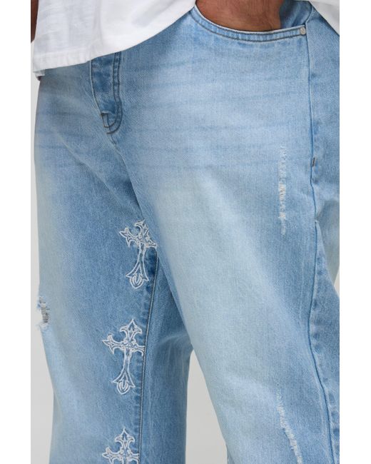 BoohooMAN Plus zerrissene Slim-Fit Schlagjeans mit Kreuz-Stickerei in Blue für Herren
