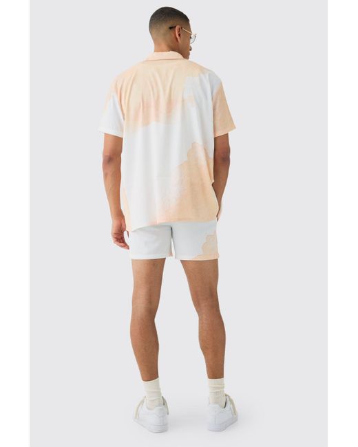 BoohooMAN Oversized Cloud Short Sleeve Satin Shirt & Short Set in White für Herren