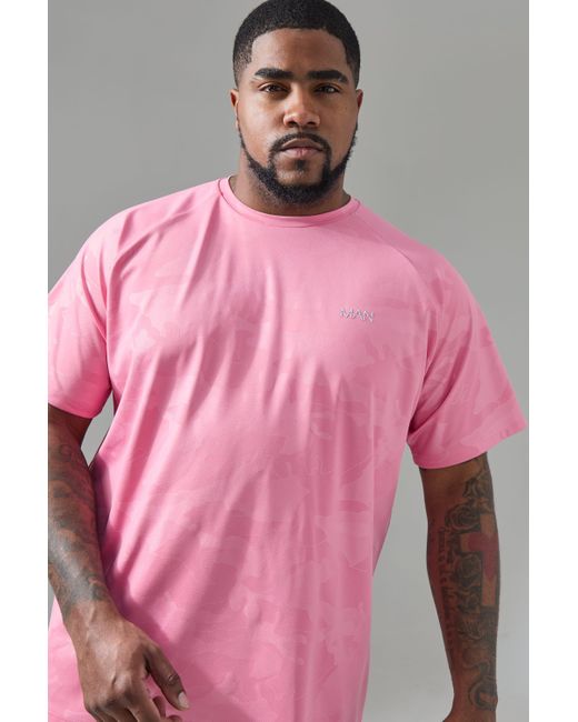 BoohooMAN Plus Man Active Camo Raglan Performance T-shirt in Pink für Herren