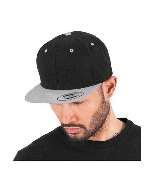 BoohooMAN Black Yupoong The Classic Premium Snapback 2-tone Cap for men