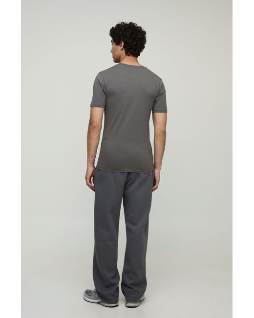 Hombre. Camiseta Básica Ajustada Al Músculo Con Cuello De Caja Boohoo de color Gray
