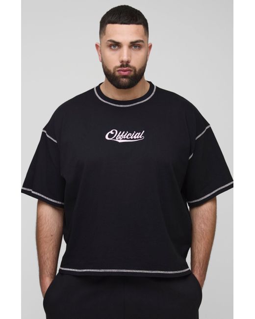 BoohooMAN Plus kastiges Oversize T-Shirt mit Official Stickerei und Kontrast-Naht in Black für Herren