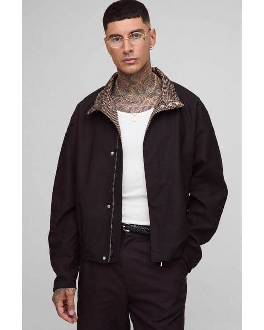 BoohooMAN Tall bestickte Trainingsjacke mit Trichterkragen in Black für Herren