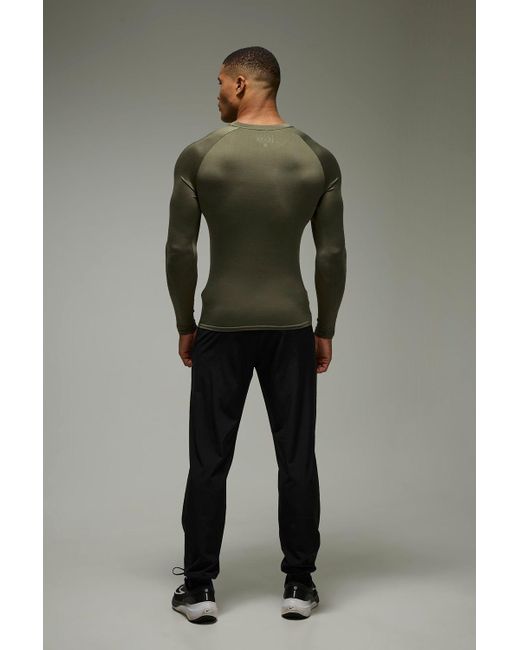 BoohooMAN Green Active Lightweight Essentials Gym Raglan Muscle Fit Long Sleeve T-Shirt for men