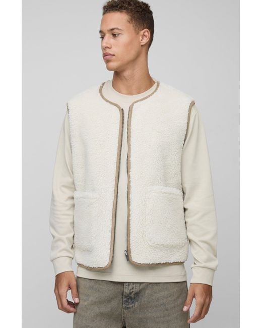 BoohooMAN Tall kastige wendbare Oversize Borg-Weste & Wildleder-Weste in Natural für Herren