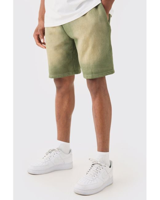 BoohooMAN Green Relaxed Spray Wash Short for men