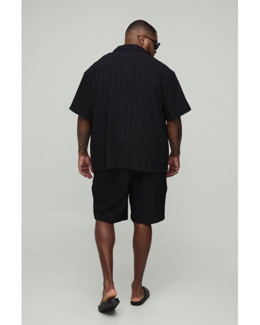 BoohooMAN Plus kurzärmliges strukturiertes Oversize Hemd & Shorts in Black für Herren