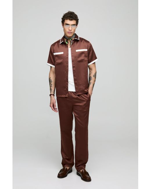 Conjunto Regular De Pantalón Recto Y Camisa De Manga Corta De Raso Con Panel En Contraste Boohoo de color Brown