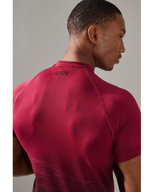 Camiseta Man Active Sin Costuras Ajustada Al Músculo En Degradado Boohoo de color Red