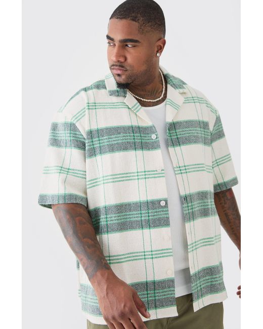BoohooMAN Plus Short Sleeve Drop Revere Textured Check Shirt In Stone in Green für Herren