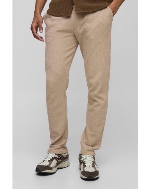 BoohooMAN Smarte Slim-Fit Hose in Waffeloptik mit elastischem Bund in Natural für Herren
