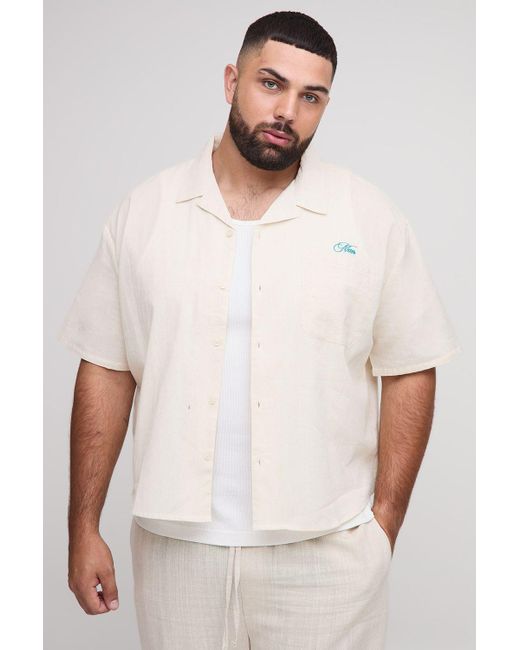 BoohooMAN Plus kastiges Oversize Hemd in Leinenoptik mit Apres Tennis Stickerei in Natural für Herren