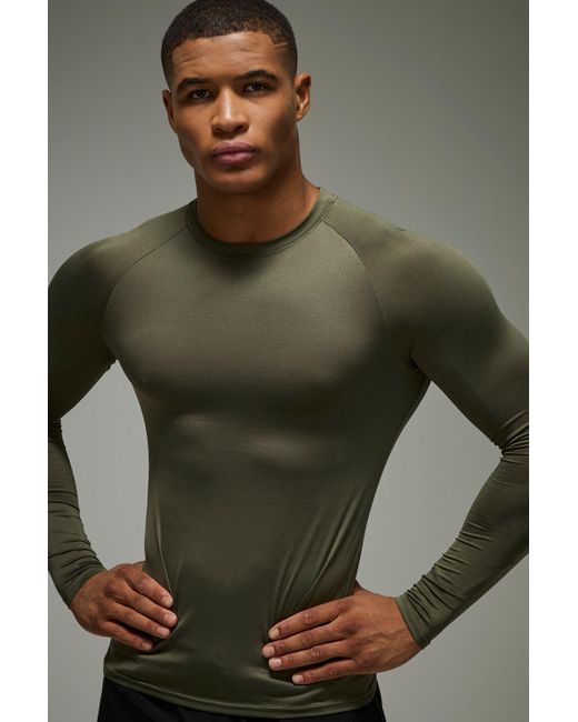 BoohooMAN Green Active Lightweight Essentials Gym Raglan Muscle Fit Long Sleeve T-Shirt for men