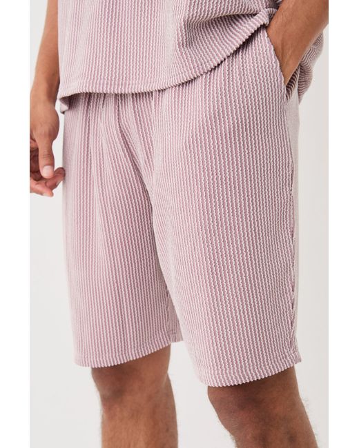 BoohooMAN Relaxed Fit Mid Length Stripe Texture Shorts in Pink für Herren