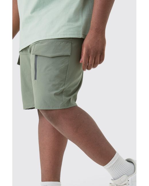BoohooMAN Green Plus Elastic Relaxed Lightweight Stretch Cargo Zip Short for men