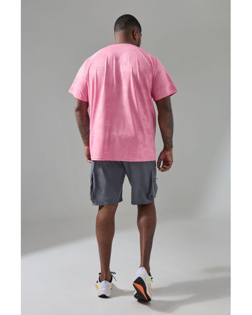 BoohooMAN Plus Man Active Camo Raglan Performance T-shirt in Pink für Herren