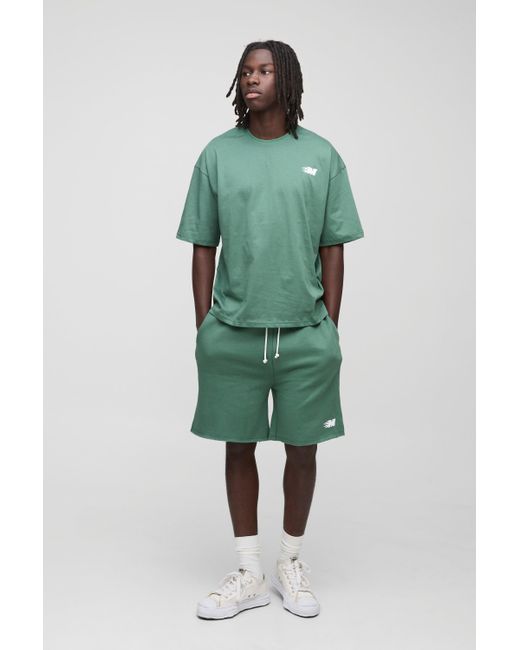 Conjunto Oversize Recto De Pantalón Corto Y Camiseta Con Caída En La Entrepierna Y Estampado De Llamas M Boohoo de color Green