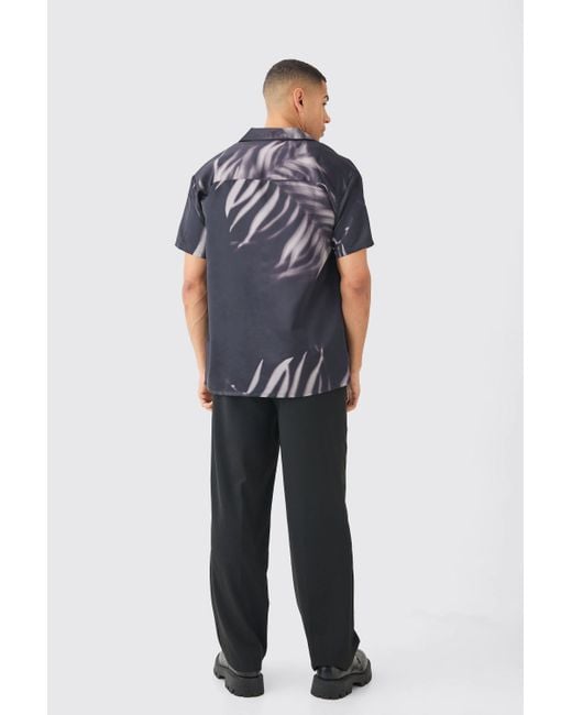 BoohooMAN Short Sleeve Satin Oversized Leaf Shirt in Gray für Herren