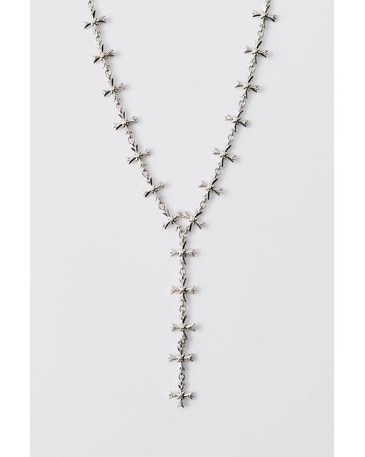 Collar Plateado Con Cruz Boohoo de color Blue