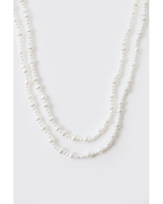 Collar A Capas Con Perlas Boohoo de color White