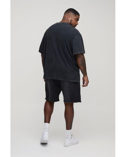 BoohooMAN Plus lockere Shorts mit rohem Saum in Black für Herren