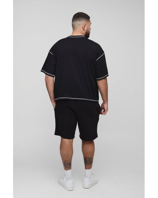 BoohooMAN Plus kastiges Oversize T-Shirt mit Official Stickerei und Kontrast-Naht in Black für Herren