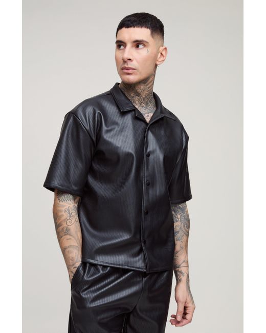 Camisa Tall Oversize Recta Plisada De Cuero Sintético Boohoo de color Black