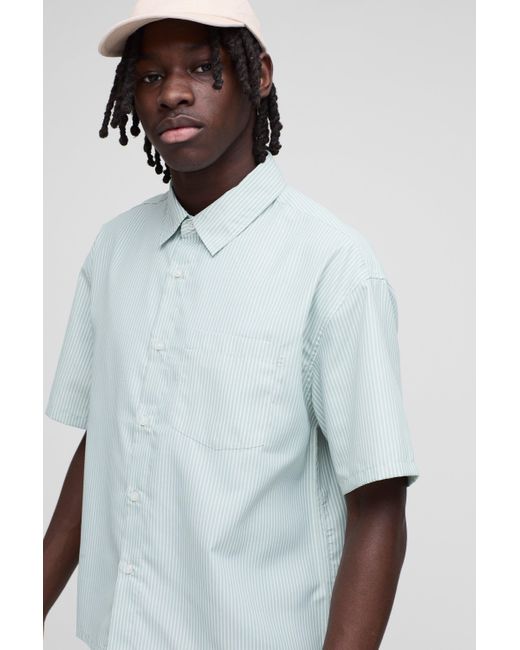 Camisa Oversize Recta Con Cuello Y Un Bolsillo Boohoo de color White