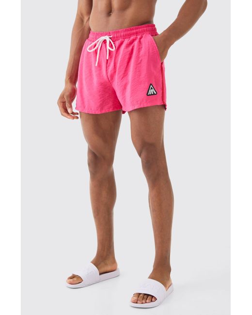 BoohooMAN Super Short Man Triangle Crinkle Swim Short in Pink für Herren