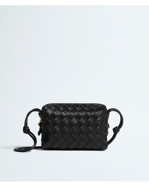 Mini Loop Camera Bag di Bottega Veneta in Black