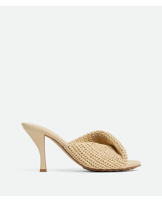 Mule Blink di Bottega Veneta in Natural