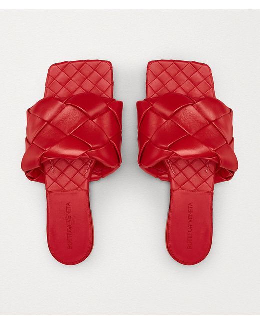 Bottega Veneta Leather The Lido Flat Sandals in Bright Red (Red) - Lyst