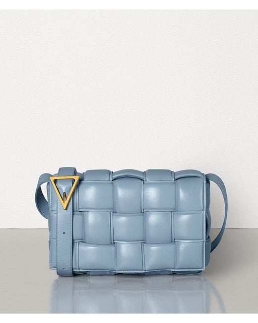 Damen Taschen Umhängetaschen und Geldbörsen Bottega Veneta Leder Padded Cassette in Blau 