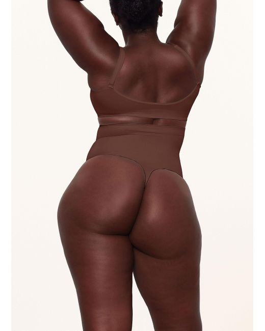 Skims Brown Shape-String SEAMLESS SCULPT