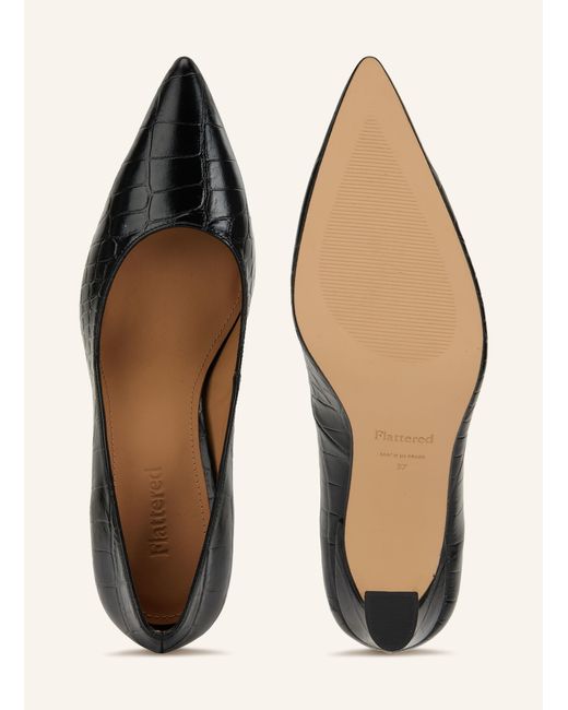 Flattered Black Pumps