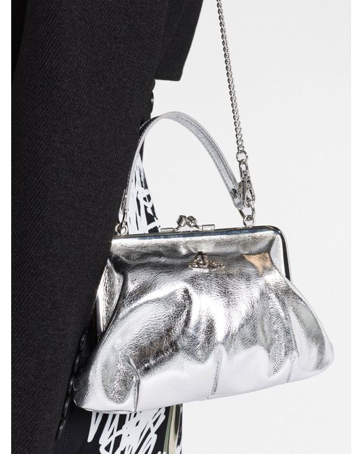 Vivienne Westwood Granny フレーム ミニバッグ シャイニー Vivienne Westwood Granny Frame Metallic Mini Bag in White | Lyst