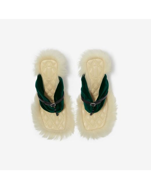 Gucci flip hot sale flops fluffy