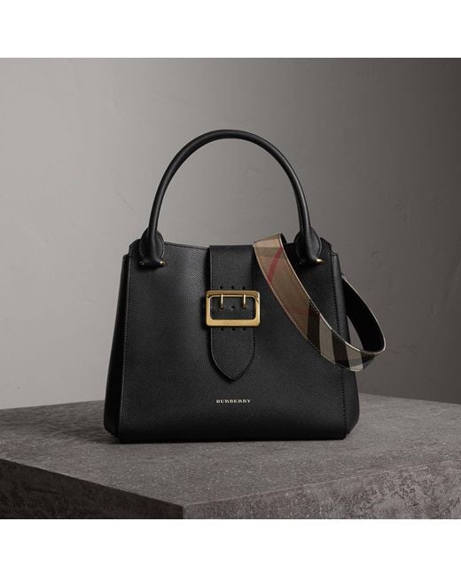 Burberry The Medium Buckle Tote In Grainy Leather Black