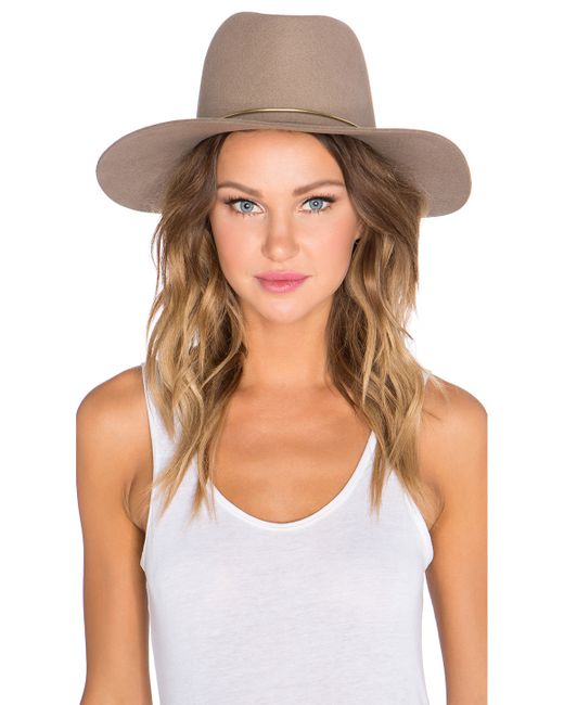 janessa leone lassen hat almond