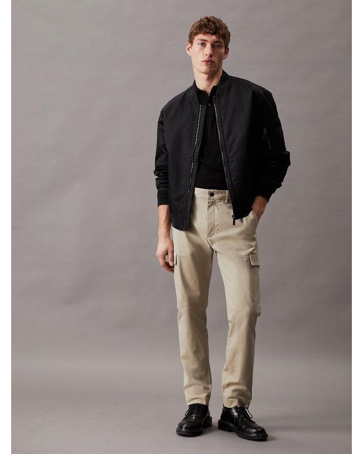 Pantalon cargo fuselé en sergé Calvin Klein pour homme en coloris Brown