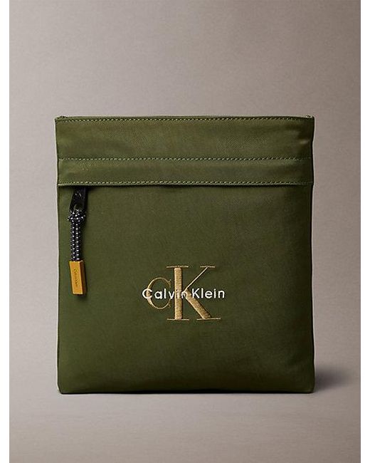 Calvin Klein Nylon Flatpack Met Monogram-Logo in het Green voor heren