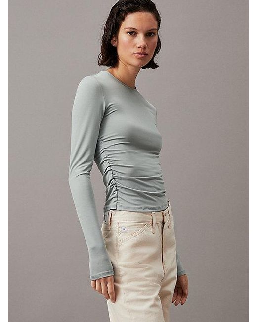 Top plisado de punto suave Calvin Klein de color Gray
