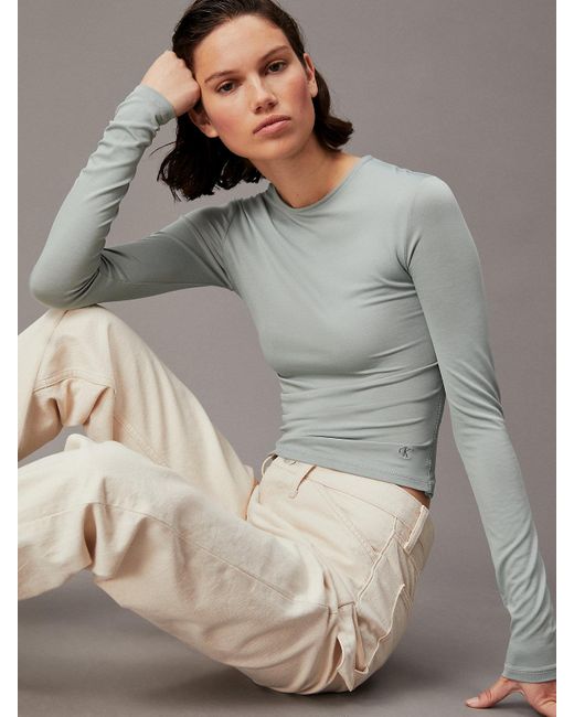 Haut plissé en jersey doux Calvin Klein en coloris Gray