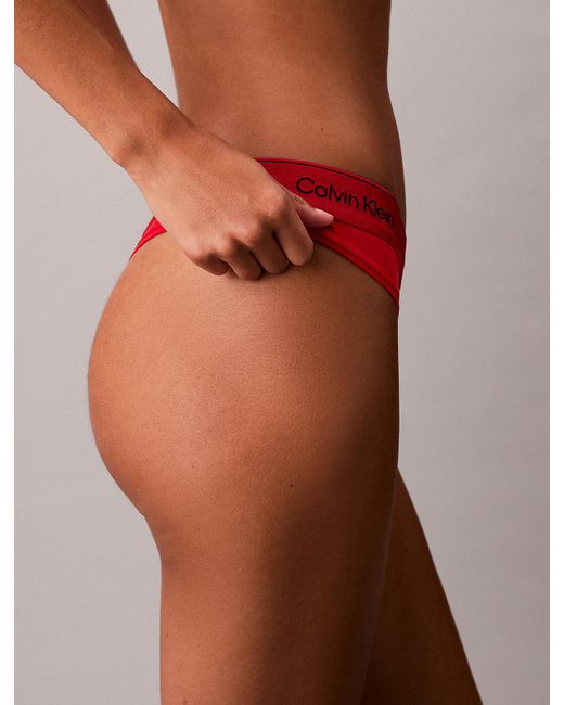 String En Édition Limitée Calvin Klein en coloris Red