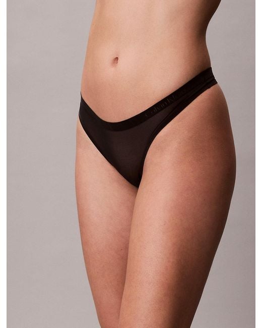 String Calvin Klein en coloris Black