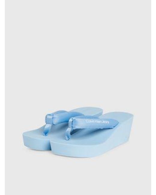 Calvin Klein Blue Plateau-Flip-Flops aus Satin