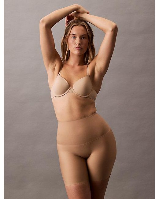 Shorts shapewear - Second Skin Smoothing Calvin Klein de color Brown