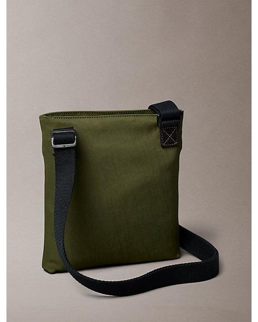 Calvin Klein Nylon Flatpack Met Monogram-Logo in het Green voor heren