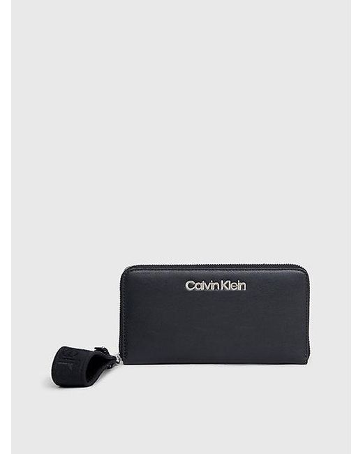 Calvin Klein White RFID-Portemonnaie mit Rundum-Reißverschluss und Handgelenkriemen