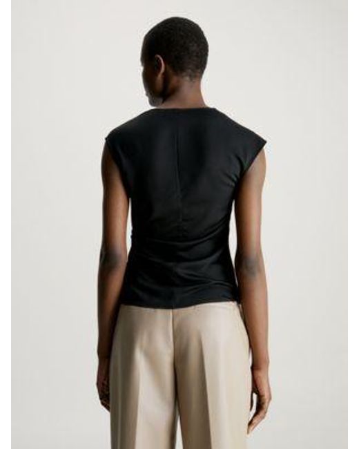 Top de crepé con cuello holgado Calvin Klein de color Black